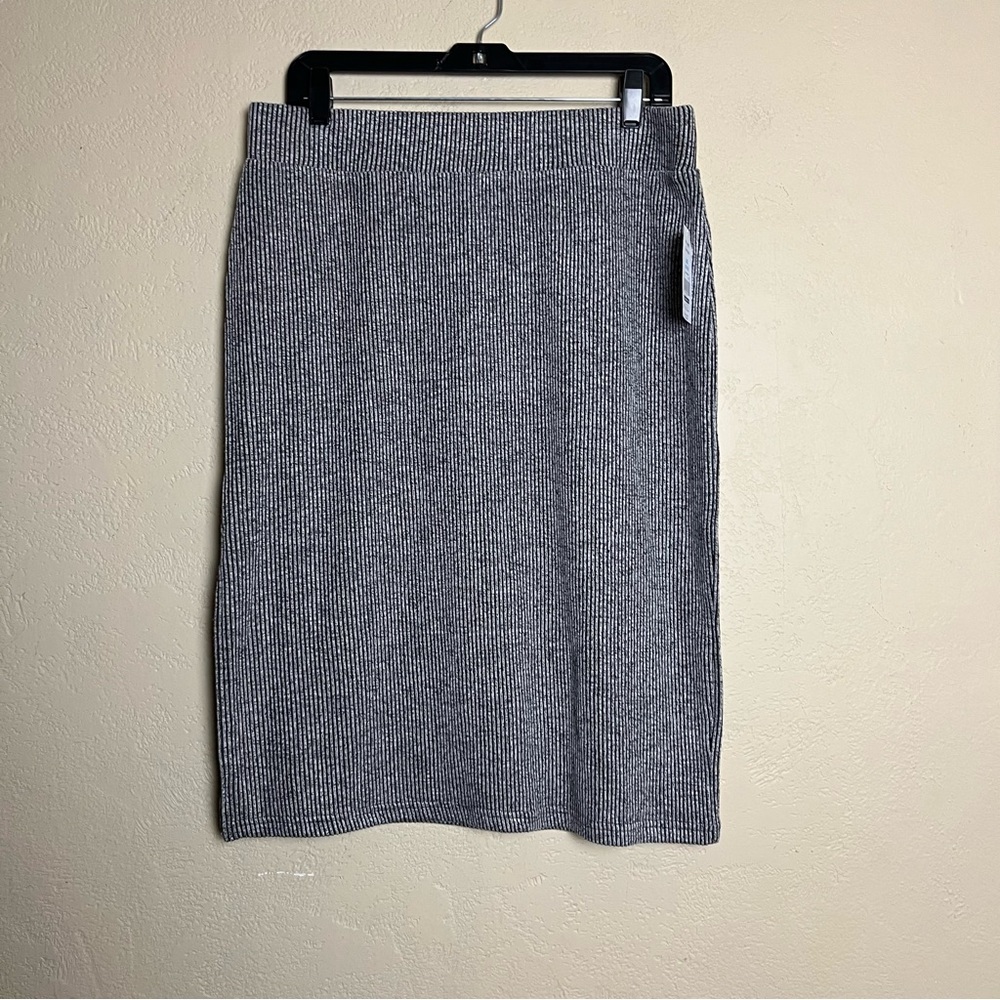 5 for $30 Time‎ And tru women midi length semi - fitted gray skirt  large 12-14